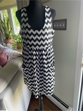 Black and White Chevron Sleeveless Dress